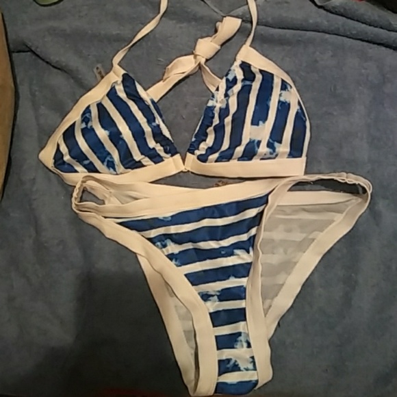 Bathing suits - Picture 5 of 8